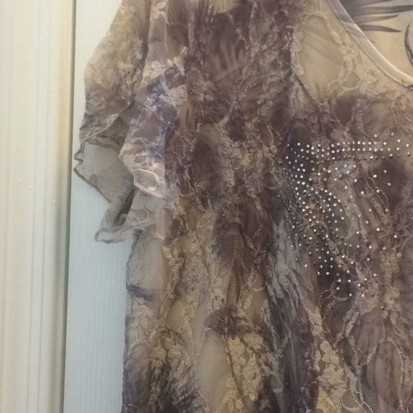 FINAL MARKDOWN Feminine -LOOKING Ladies' Top (2X) - Picture 3 of 5